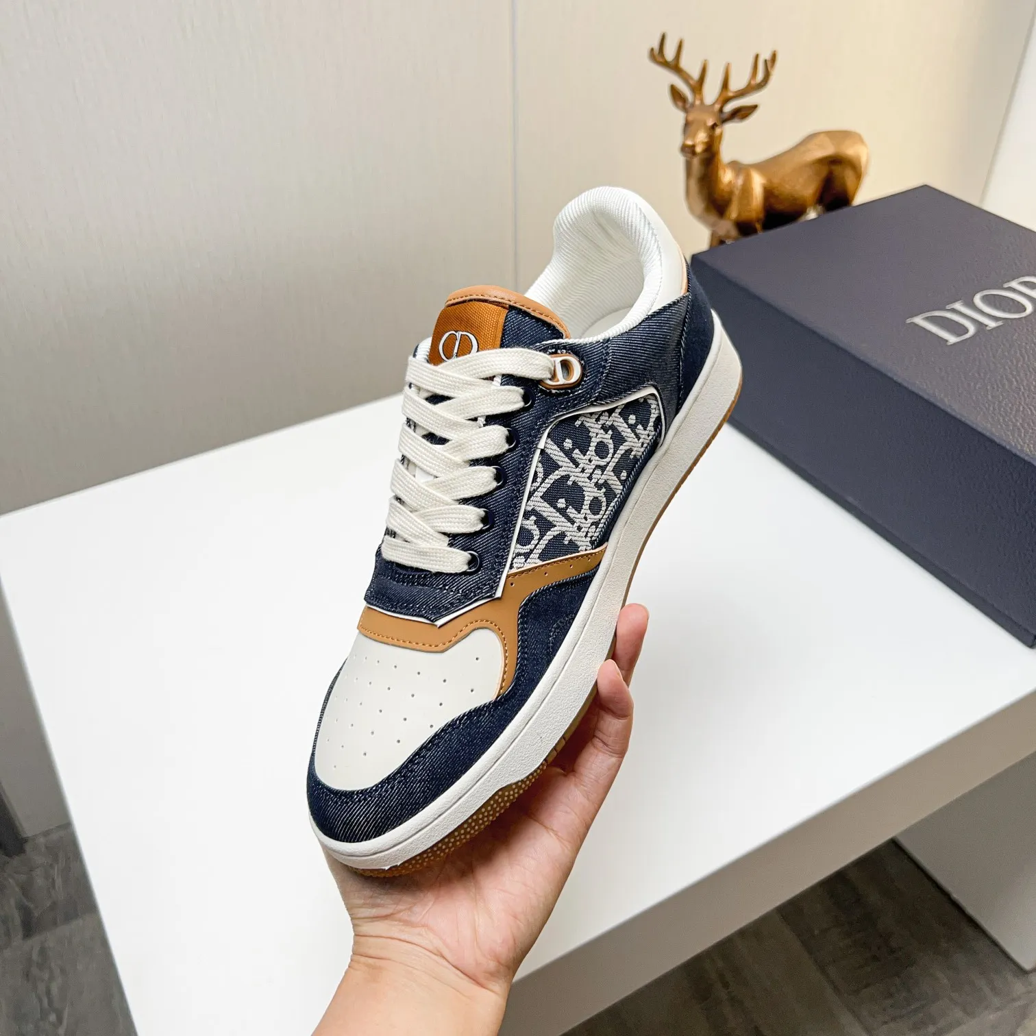 Men's Men's Shoes 💰400 [New] 🦩🦩Dior - Low-top sneakers 2025 spring men's collection new arrivals [Celebrate][Celebrate][Celebrate], reinterpret the basketball shoe design and become a classic Dior item [Strong][Strong][Strong], crafted in black and cream white smooth cowhide with beige suede, leather display on the side The CD logo, tongue, sole and back side are decorated with various distinctive details to enhance the style[666][666], while eyelet details, topstitching and rubber panels highlight the dynamic charm of its athletic style[strong][strong][strong]. It has a two-color rubber sole, which can be matched with various clothing to create a refined look. Size: 38 to 44 (45 can be customized